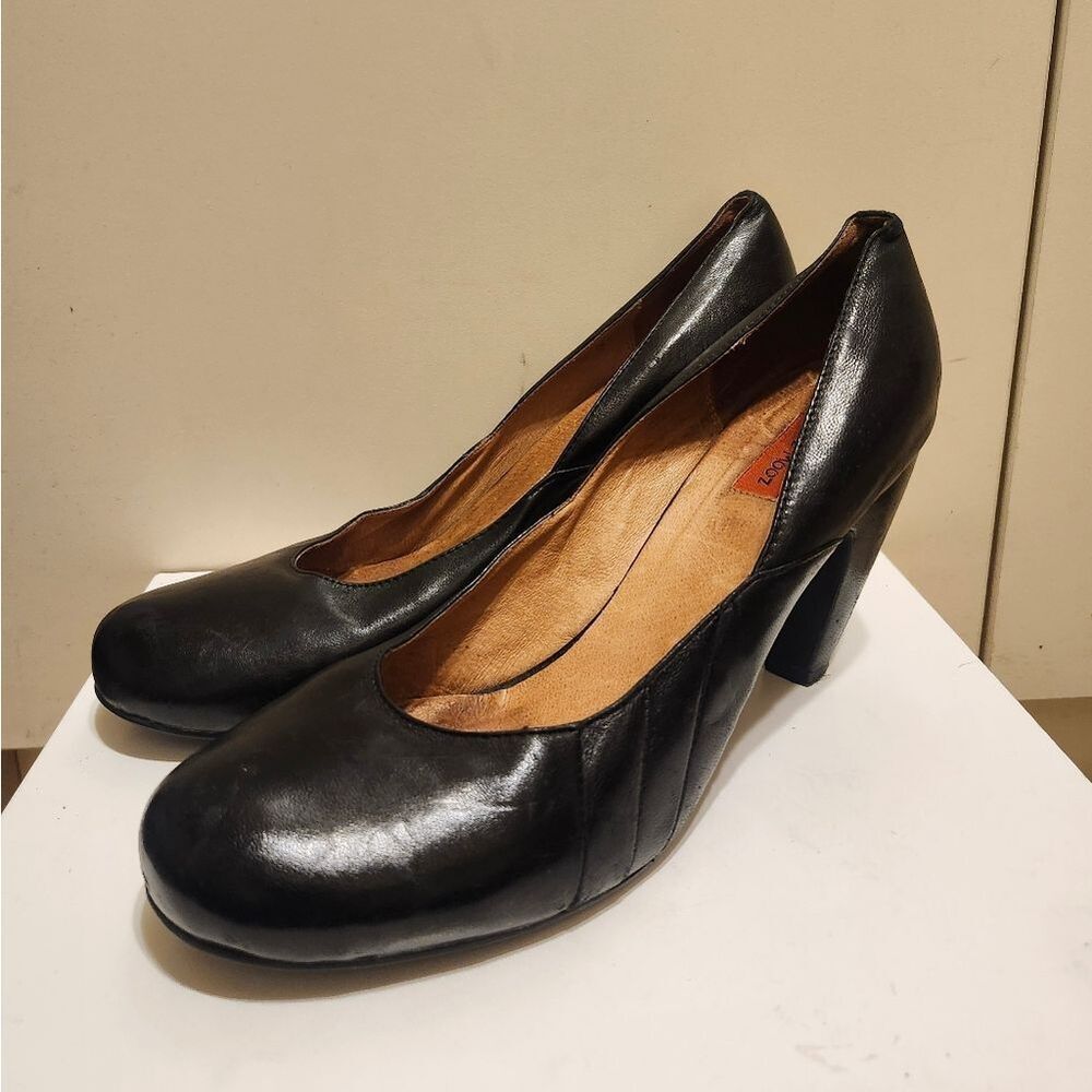 Miz Mooz "Nan" Black Leather Round Toe Pyramid Heel Classic Pumps Sz.10 Ret.$185 - Picture 5 of 8
